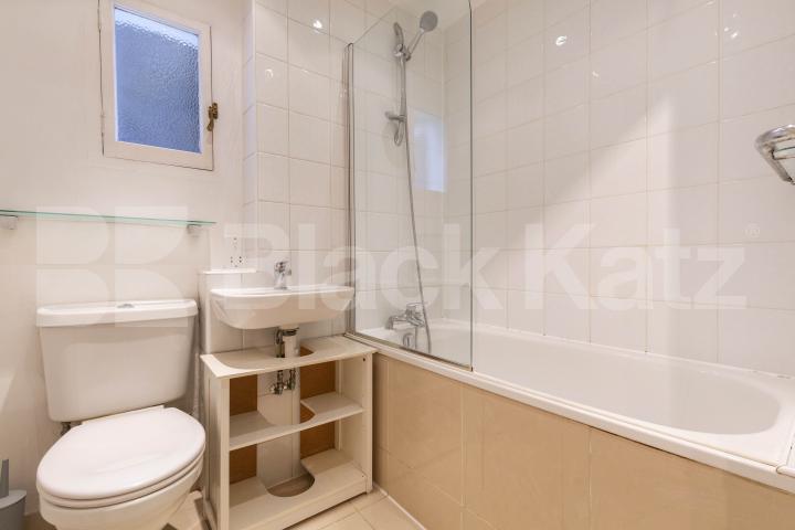 Super one double bedroom flat set within a period house mins to tube & shops Shirland Road, Maida Vale / Queens Park